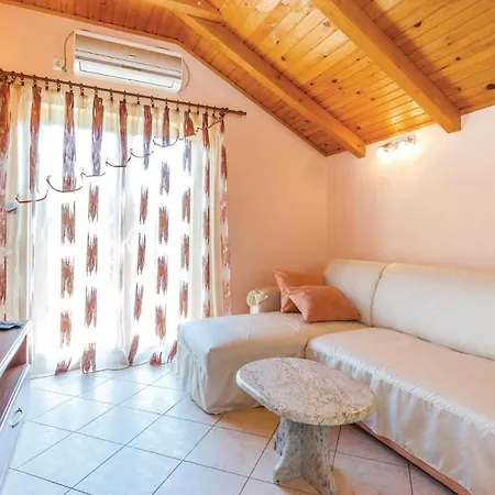Cozy In Viskovo With Kitchen Vakantiehuis