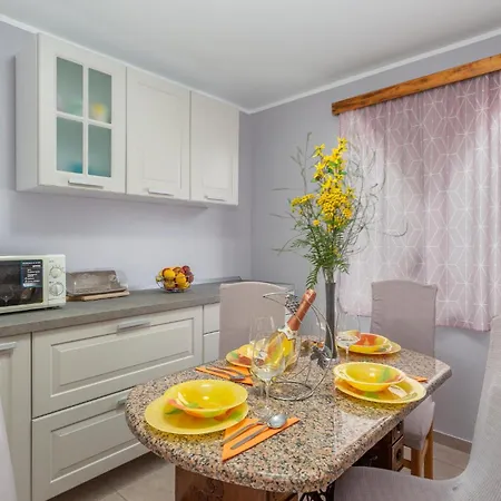 Cozy In Viskovo With Kitchen Vakantiehuis Viskovo