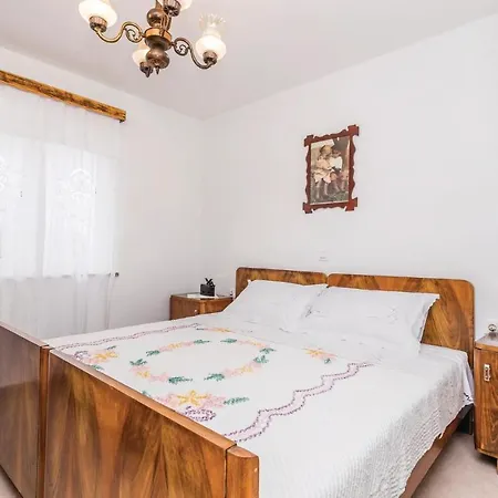 Cozy In Viskovo With Kitchen Bezjaki