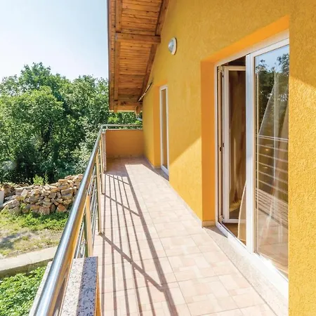 Cozy In Viskovo With Kitchen