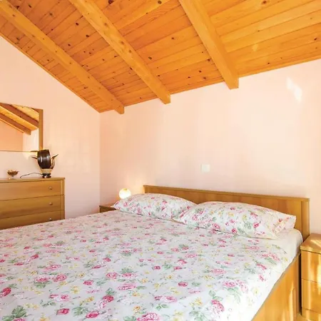 Cozy In Viskovo With Kitchen *