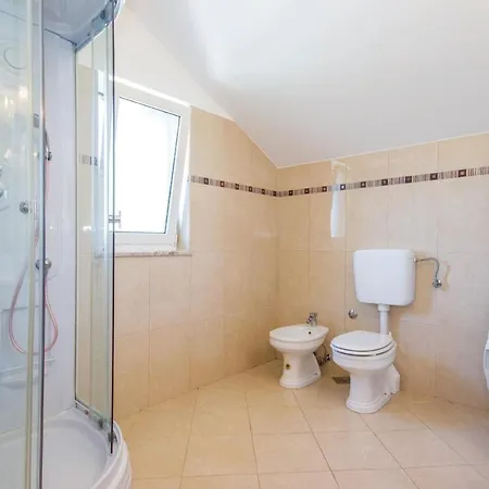 Holiday home Cozy In Viskovo With Kitchen Bezjaki