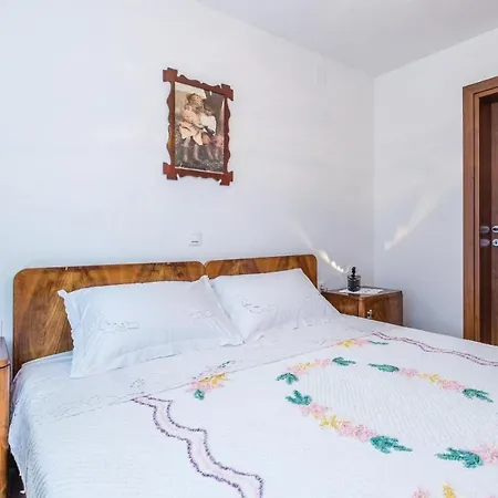 Cozy In Viskovo With Kitchen