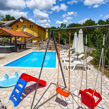 Holiday home Cozy In Viskovo With Kitchen