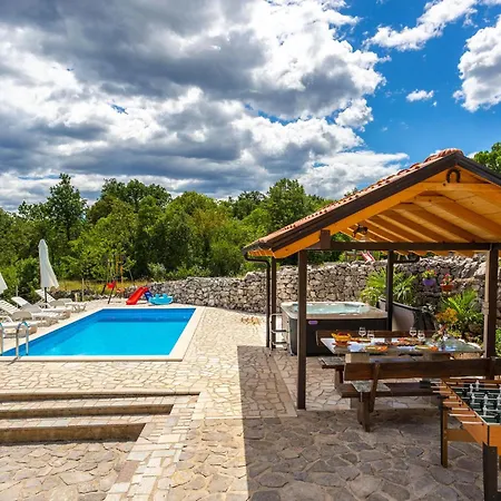 Cozy In Viskovo With Kitchen Holiday home *
