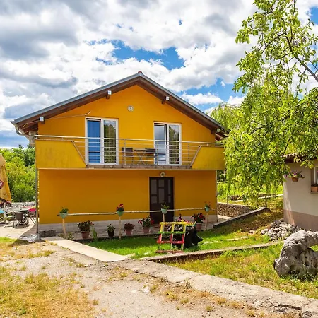 Cozy In Viskovo With Kitchen
