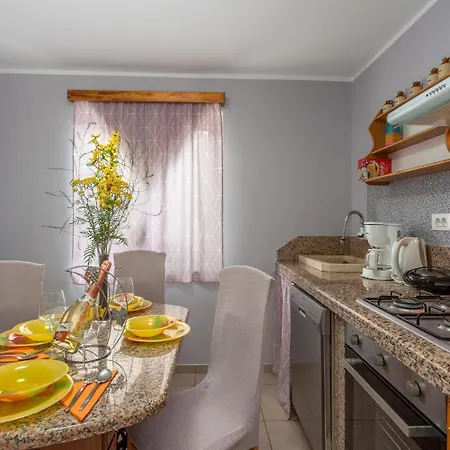 Cozy In Viskovo With Kitchen *